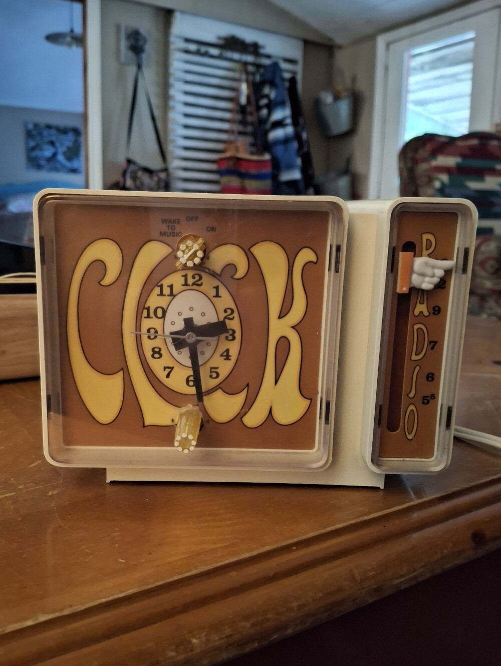 1969 GE C3300-A Solid-State AM Transistor Clock Radio